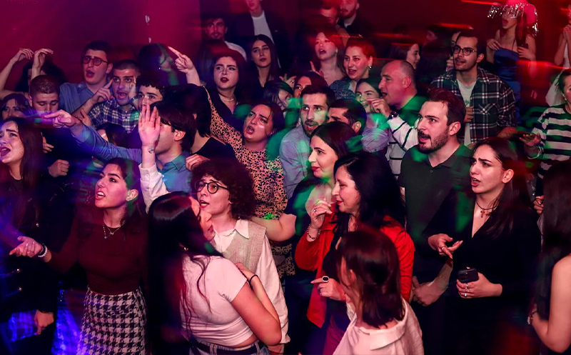 შექმენი განსაკუთრებული მოგონებები მეგობრეთან ერთად კარაოკე ბარ დაიმონდში image 1