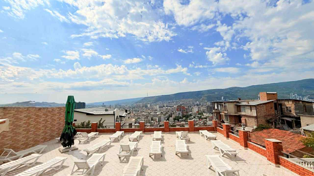 Take advantage of a discount on a one-time visit to the outdoor swimming pool at Hilltop Skyline. image 8