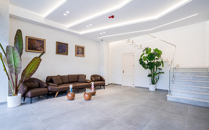 Enjoy the offer for a self-tanning procedure at Neo-Neo Aesthetic Clinic. 1