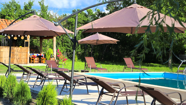 ისარგებლე ფასდაკლებით ერთჯერადი ვიზიტით ღია საცურაო აუზზე ჟებოტა გარდენი | Hotel Zhebota Garden -ში. image 1