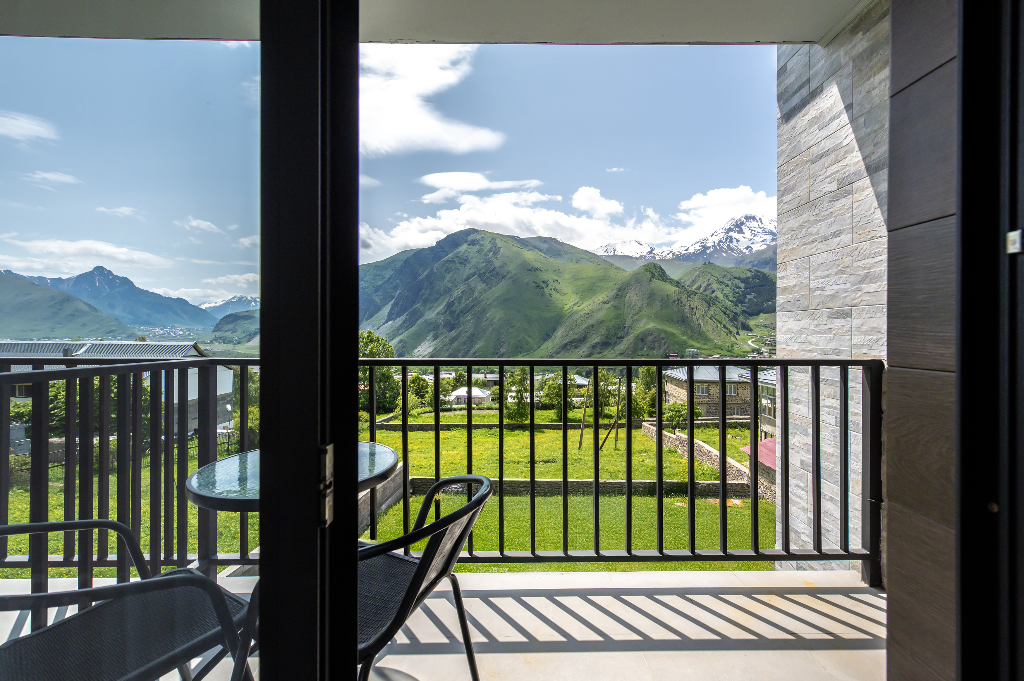 შექმენი დაუვიწყარი მოგონებები სასტუმრო რეზიდენს ყაზბეგში. image 5