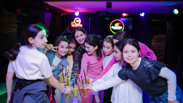 ისარგებლე ფასდაკლებით 10, 15, 20, 25, 30 მოზარდზე გათვლილ წვეულებაზე გროუნაფი | GrownUp -სგან. image 0