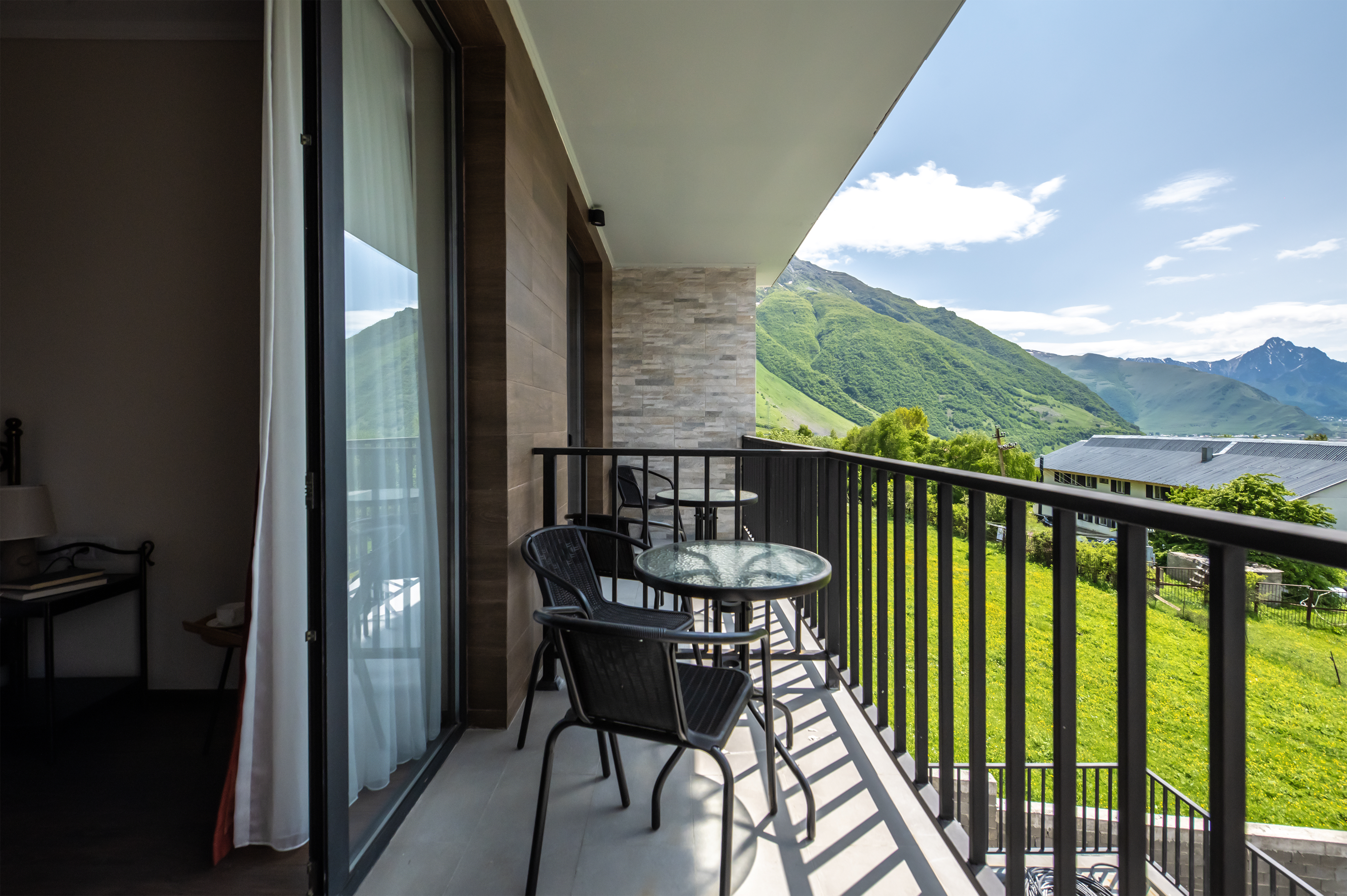 შექმენი დაუვიწყარი მოგონებები სასტუმრო რეზიდენს ყაზბეგში. image 0