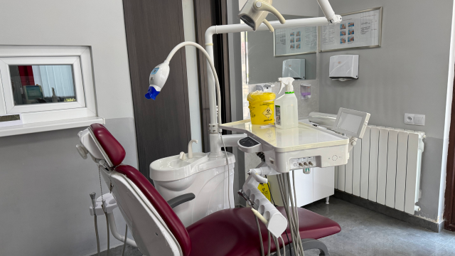 Take advantage of the discount on orthodontic retainers at Main Douce Clinic. image 1