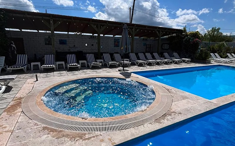 Enjoy sunny days at Laguna Bazaleti's open swimming pool. 9