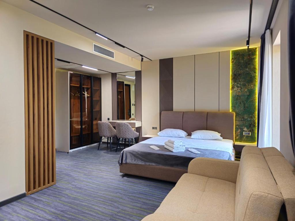 ისარგებლე ფასდაკლებით ორადგილიან ნომერში განთავსებაზე, საუზმით წყალტუბო ეპიკ სასტუმრო და სპა | Tskaltubo Epic Hotel & Spa -ში. image 3