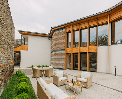 დაისვენე მეგობრებთან ერთად მუხრანში