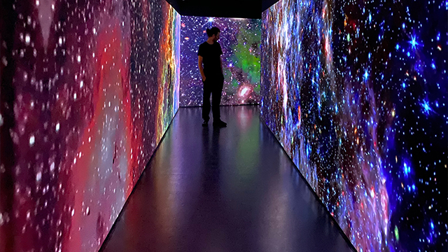 ისარგებლეთ ფასდაკლებით Ambavi Creators-სგან კოსმოსის შესახებ გამოფენაზე ჰოლოზეუმში.  image 3