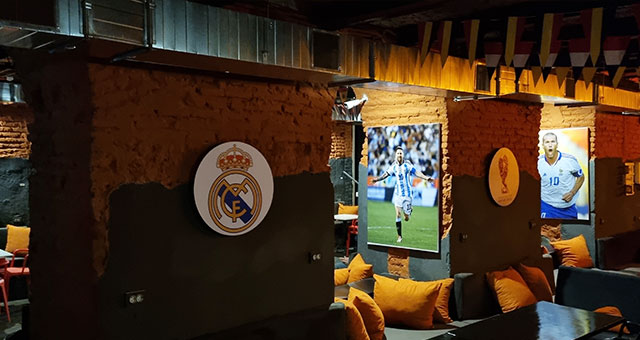 ისარგებლე ფასდაკლებით 8 ადამიანზე გათვლილ კარაოკე მენიუზე ფანების ბარი | The Fans' Bar -ში. image 1