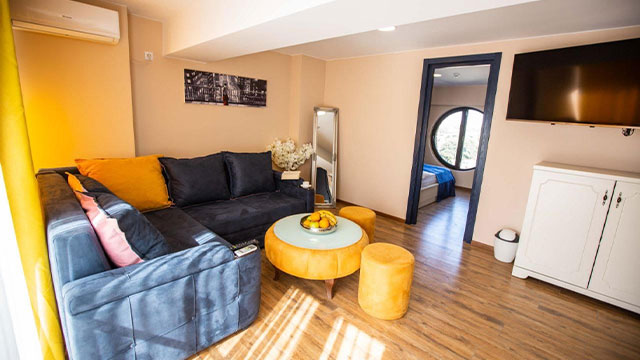 ისარგებლე ფასდაკლებით თბილისის სასტუმროს ნომერში, საუზმით Hotel sky room-სგან. image 2