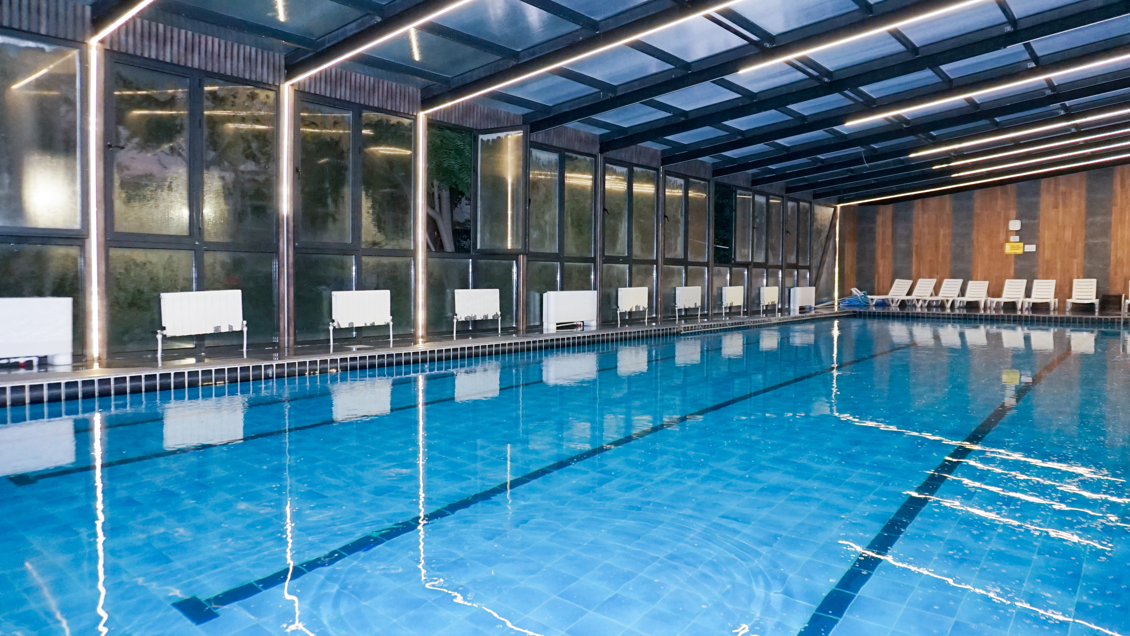 ივარჯიშე და განიტვირთე სპორტკომპლექს არენას ღია და დახურულ აუზებში image 19