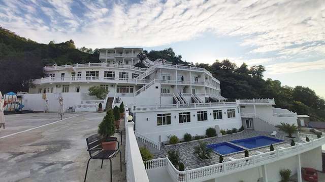 26%მდე ფასდაკლების Swooper Code-ი, იქირავეთ 2 ან 3 ადგილიანი ნომერი + აუზი კვარიათის სასტუმროში «ზურა პალასი / Zura palace» image 0