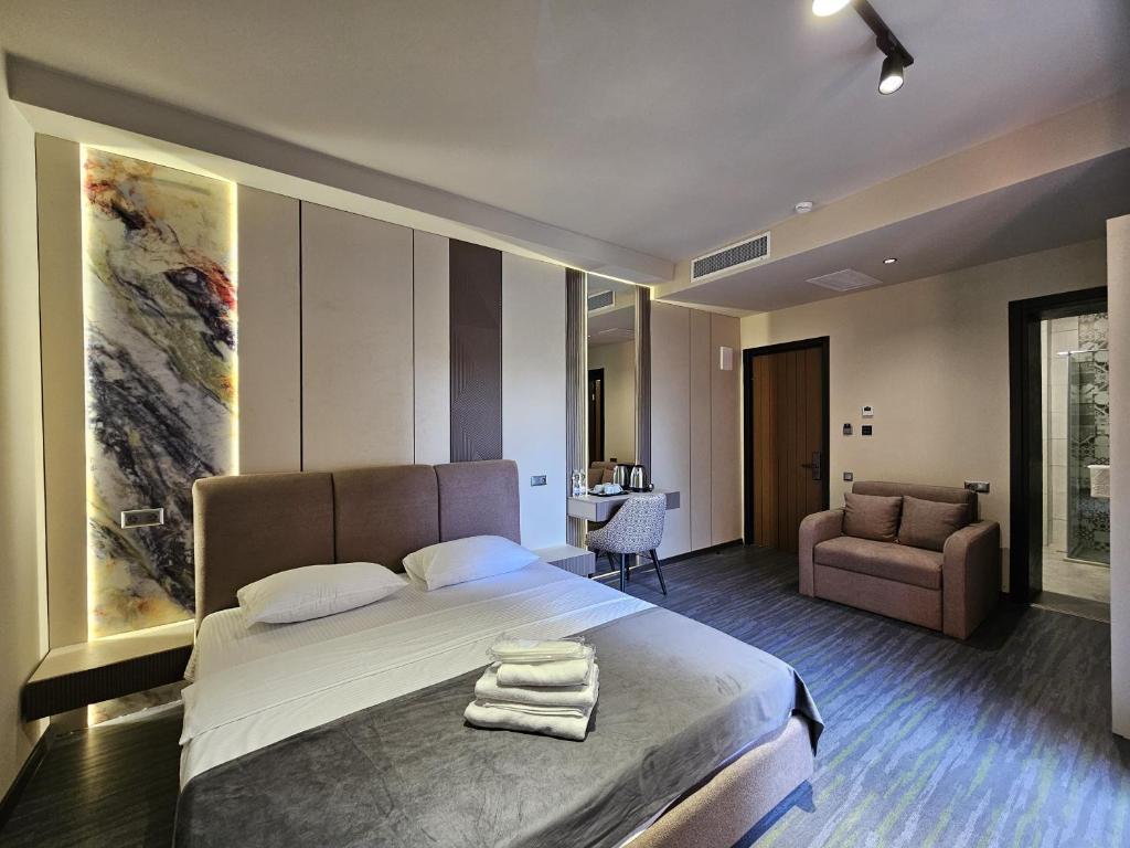 ისარგებლე ფასდაკლებით ორადგილიან ნომერში განთავსებაზე, საუზმით წყალტუბო ეპიკ სასტუმრო და სპა | Tskaltubo Epic Hotel & Spa -ში. image 2