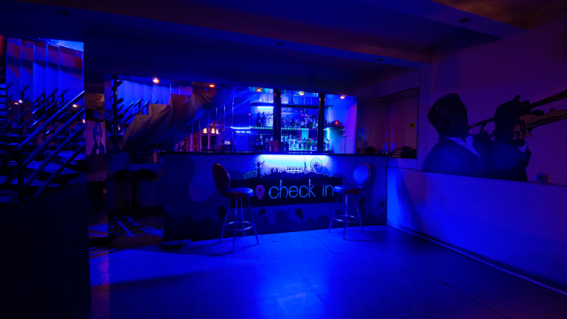 შექმენი დაუვიწყარი მოგონებები მეგობრეთან ერთად კარაოკე ბარ ჩექ ინში image 5