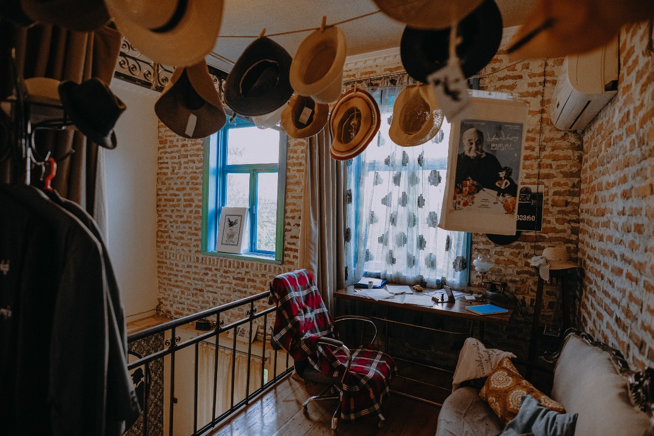 გაატარე დაუვიწყარი დრო წიგნის სასტუმროში. image 5