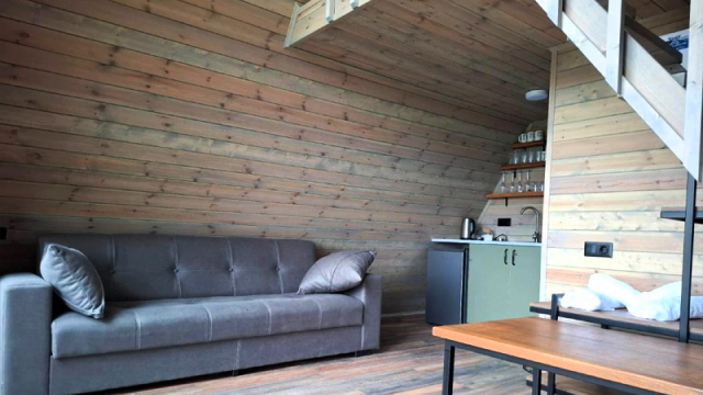 ისარგებლე ფასდაკლებით კოტეჯში 2 ან 2+2 სტუმრის განთავსებაზე ტყის კაცის რანჩო | Forest Man Ranch -ში. image 0