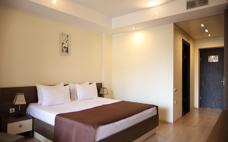 შექმენი დაუვიწყარი მოგონებები სასტუმრო ჯინო ველნეს რაბათში. 12