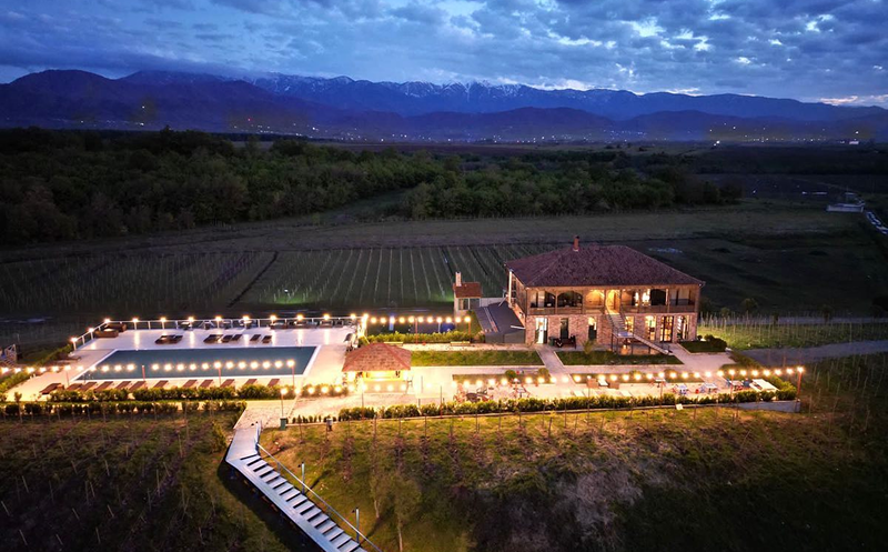 შექმენი დაუვიწყარი მოგონებები მეგობრებთან ერთად შატო ვარციხეში 0