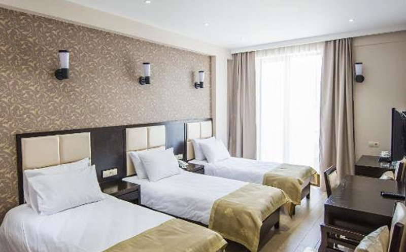 გაატარე დაუვიწყარი დრო მეგობრებთან ერთან სასტუმრო თბილისი ინნში 1