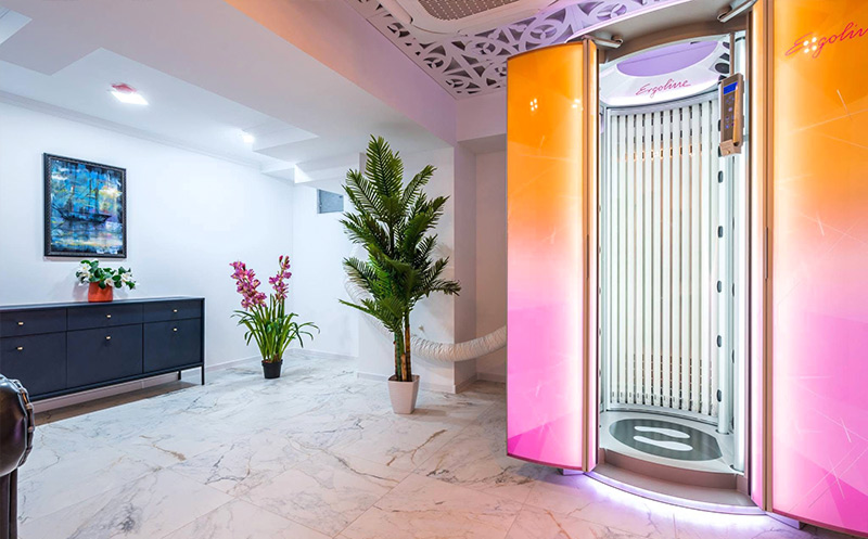 As part of this offer, purchase a 50-minute solarium pass at Aesthetic Clinic Neo-Neo. 2