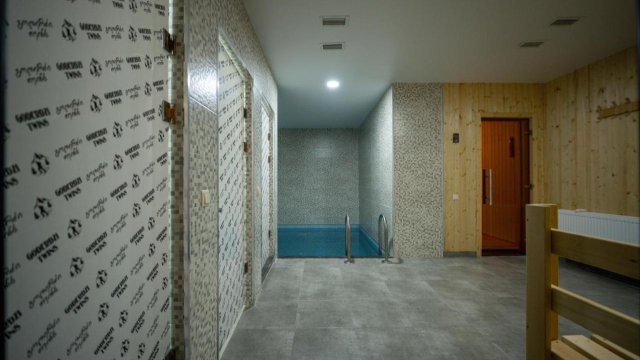 ისარგებლე ფასდაკლებით 3-4 ადგილიან ნომერში განთავსებაზე, საუზმით სასტუმრო Goderdzi Twins Hotel -ში. 20