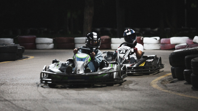 მიიღე ახალი გამოწვევები კარტინგის, მინი-გოლფის, ბილიარდისა და ტენისის თამაშზე ლისი ლემანსისგან.  image 17