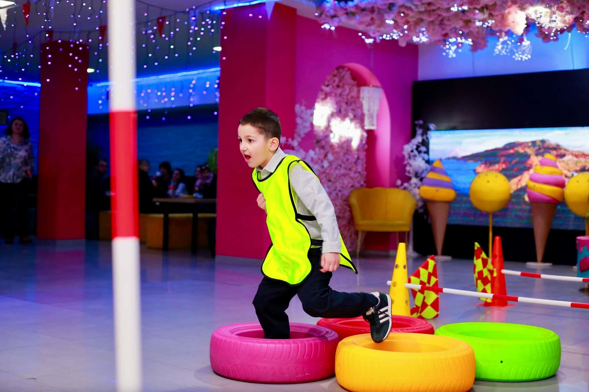 Select your preferred program and discover fun adventures in Happy Land. 6