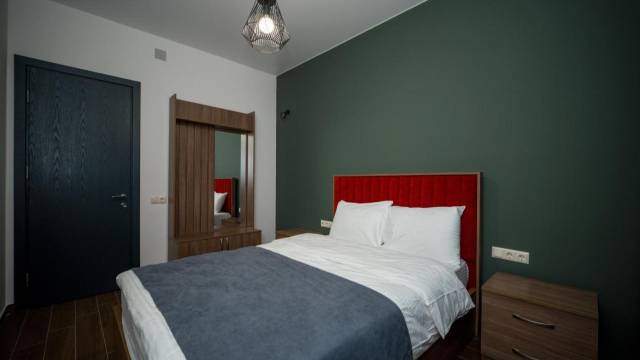 ისარგებლე ფასდაკლებით 3-4 ადგილიან ნომერში განთავსებაზე, საუზმით სასტუმრო Goderdzi Twins Hotel -ში. 12