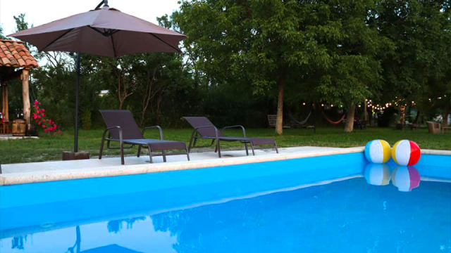 ისარგებლე ფასდაკლებით ერთჯერადი ვიზიტით ღია საცურაო აუზზე ჟებოტა გარდენი | Hotel Zhebota Garden -ში. image 5