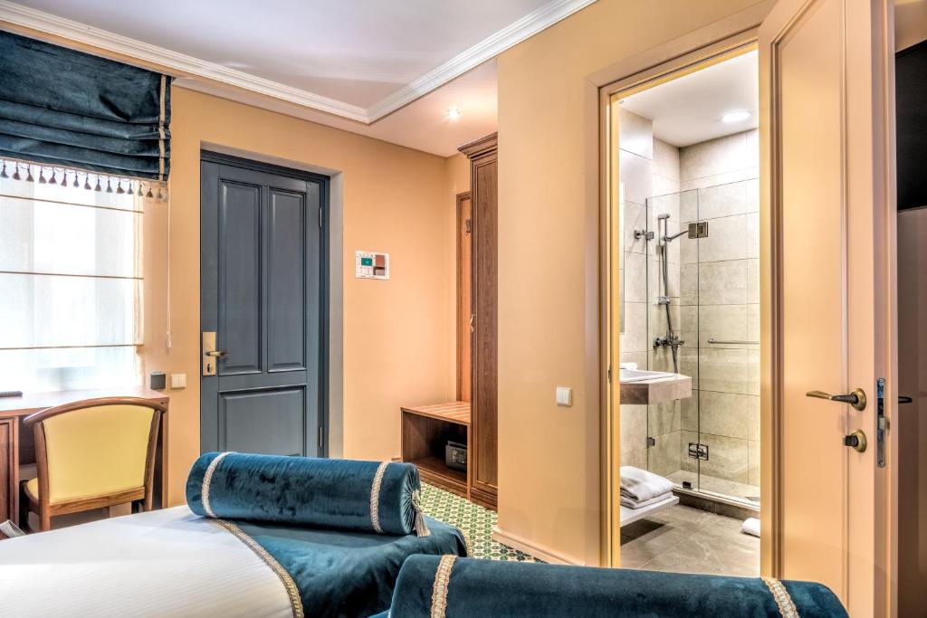 Take advantage of this exclusive offer – a discount on 5 rooms for 2 guests each, with or without breakfast, at Golden Tulip Borjomi. image 28