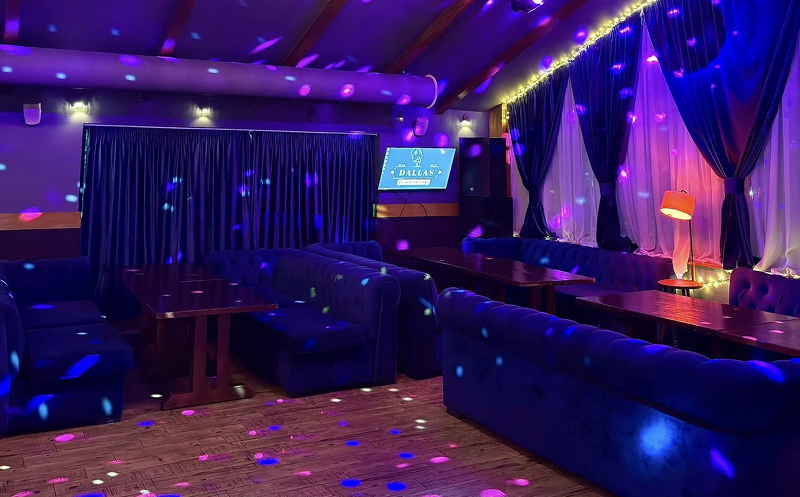 გაატარე დაუვიწყარი დრო დალას პაბში 1