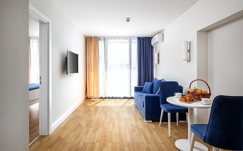 შექმენი დაუვიწყარი მოგონებები მეგობრეთან ერთად სასტუმრო ორბი სითიში 8