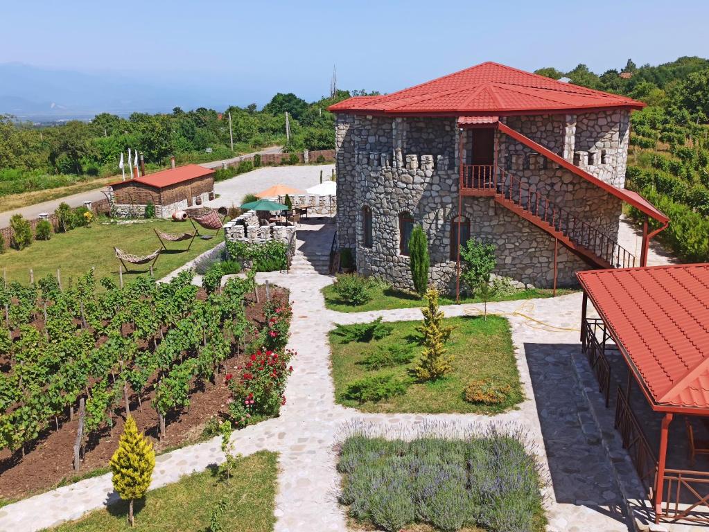 ისარგებლე ფასდაკლებით ნომერში 2 ან 3 სტუმრის განთავსებაზე შატო თეთრი ბაირაღები | Chateau White Flags -ში. image 11