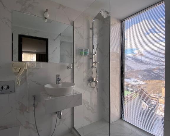 დაისვენე მეგობრებთან ერთად გუდაურში image 3