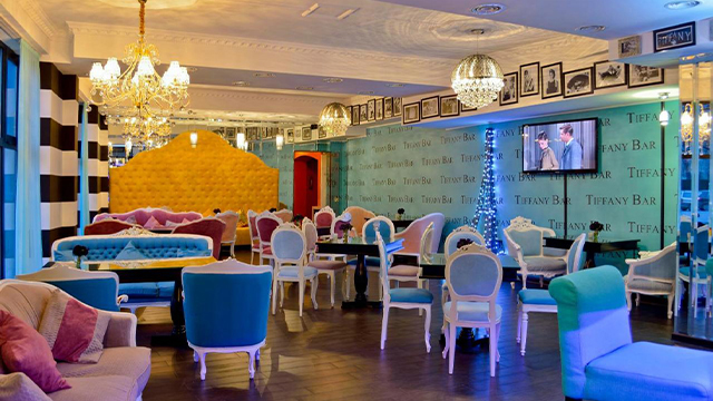 ისარგებლეთ ფასდაკლებით 2 სტუმარზე გათვლილ საფირმო ვაფლსა და ცივ ყავაზე ფეფეროთი Tiffany Bar and Terrace - სგან.  image 1