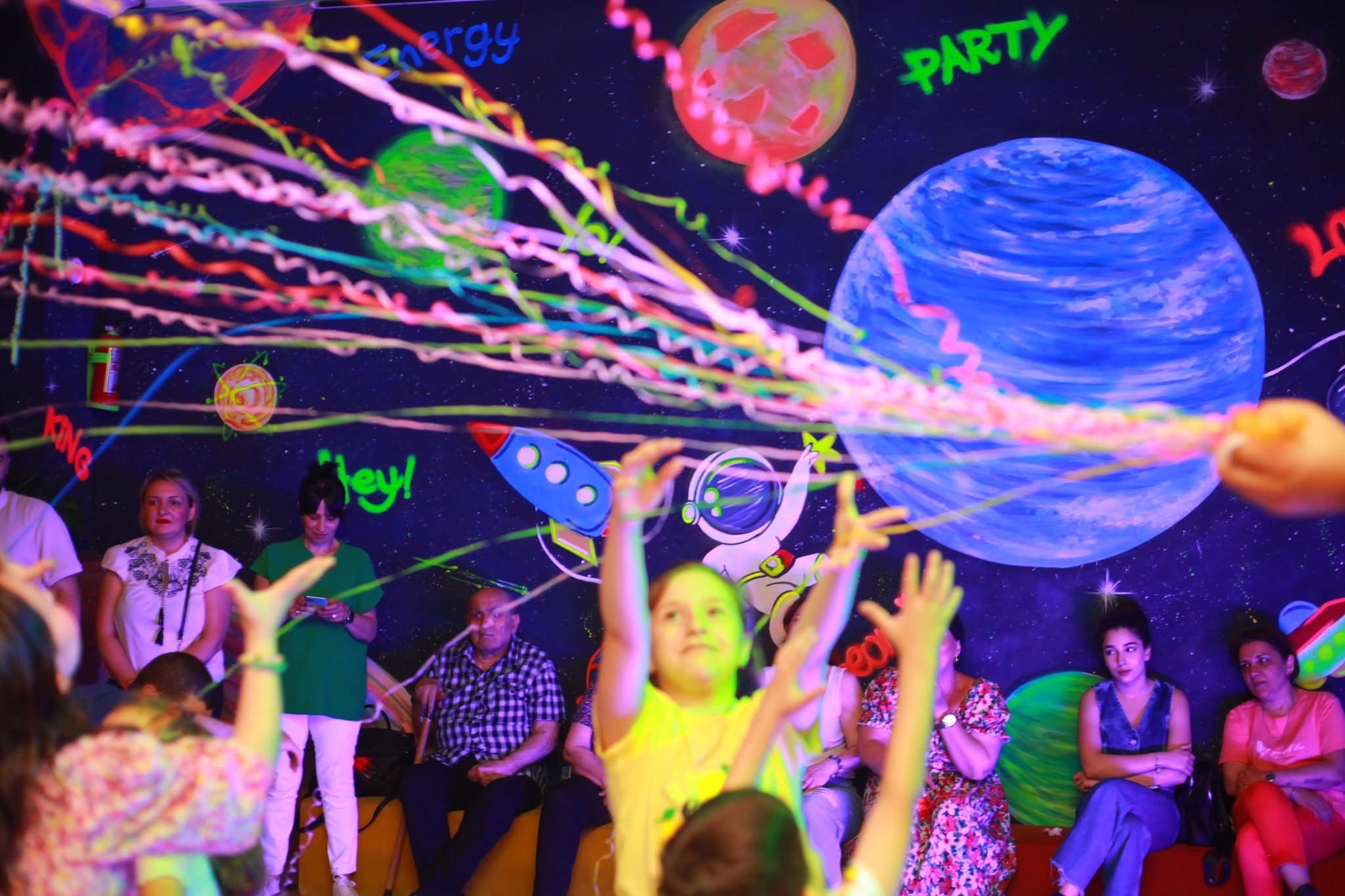 ისარგებლე ფასდაკლებით დაბადების დღის პროგრამაზე 30+1 ბავშვზე გასართობ ცენტრ ბი ჰეფი | Be Happy -ში. image 1