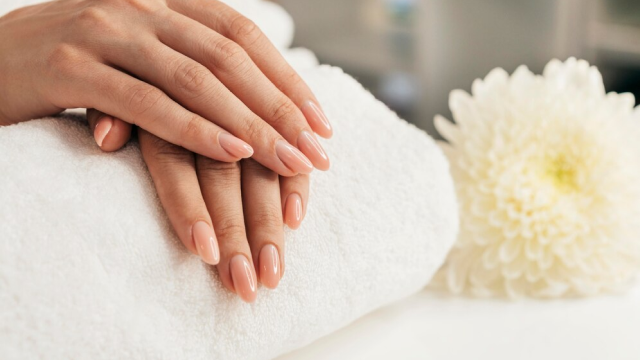 ისარგებლე ფასდაკლებით ფრჩხილის დაგრძელებაზე,ნუნების დუმუშავებაზე და შილაკზე სილამაზის სალონი კატრინი | Katrini Beauty Salon -ში. image 2