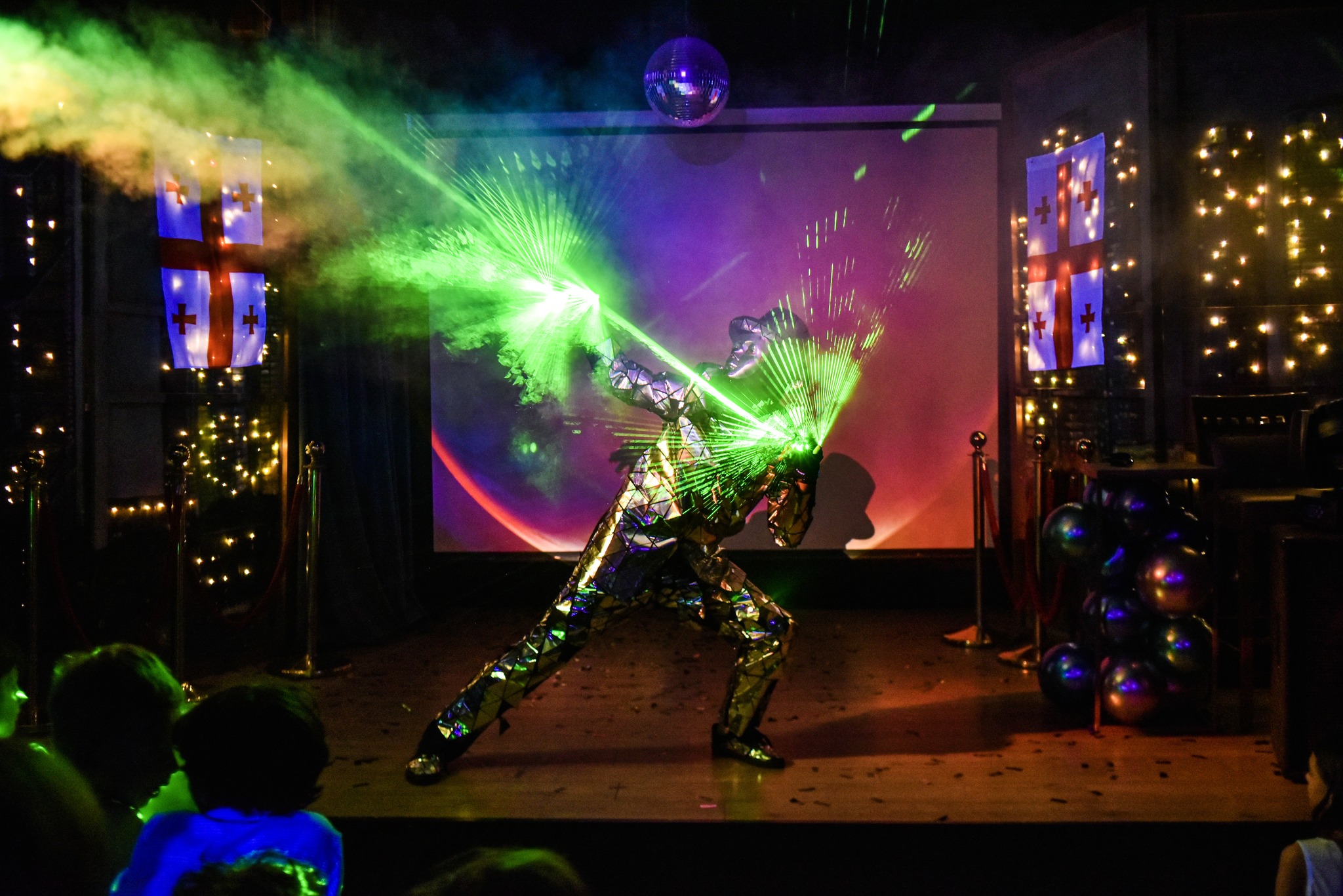 დახურული სივრცე 15 თინეიჯერისთვის საუკეთესო წვეულების გასამართად image 2