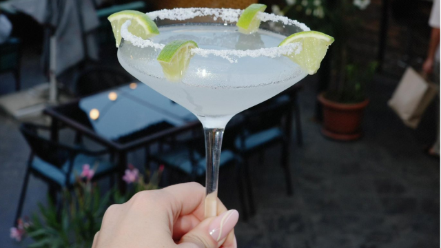 გააზიარე გემოები: სალათი, ხაჭაპური, მწვადი და საფერავის ღვინო ორისთვის რეზიდენკოში image 6