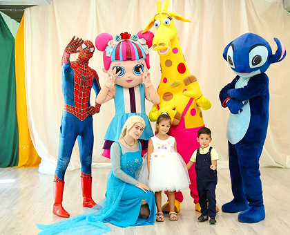 წითელი ხალიჩა და ცეცხლოვანი შოუ 