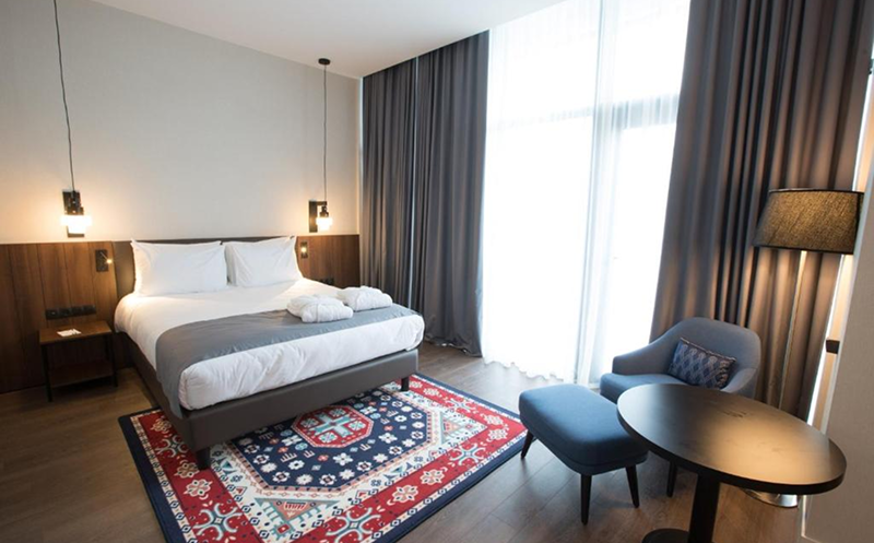 გაატარე დაუვიწყარი დრო მეგობრებთან ერთად ჰოლიდეი ინნ თელავში 3