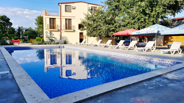 ისარგებლე ფასდაკლებით ერთჯერადი ვიზიტით ღია საცურაო აუზზე კისი გარდენი | Kisi Garden -ში. image 5