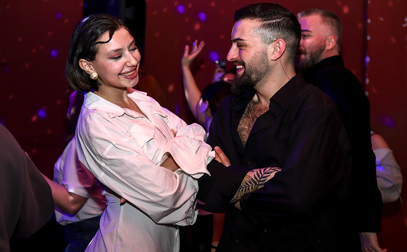 გაატარე დაუვიწყარი დრო მეგობრებთან ერთად კარაოკე ბარ დაიმონდში image 9