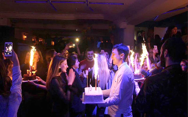 მხიარულება გელოდებათ კარაოკე ლაუნჯ ვინტაჟში image 7