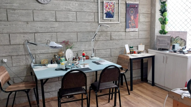 Take advantage of the discount on our enamel painting course. image 1