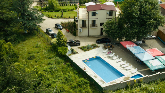 ისარგებლე ფასდაკლებით ერთჯერადი ვიზიტით ღია საცურაო აუზზე კისი გარდენი | Kisi Garden -ში. image 3