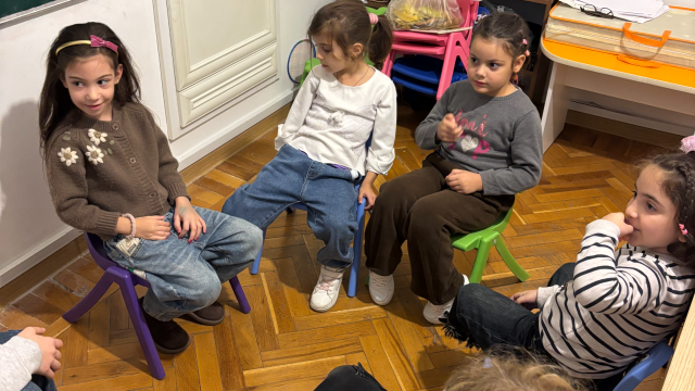 აღმოაჩინე სკოლამდელი გარემო, სადაც ბავშვები ბუნებრივად სწავლობენ, იზრდებიან და იძენენ ახალ უნარებს image 9