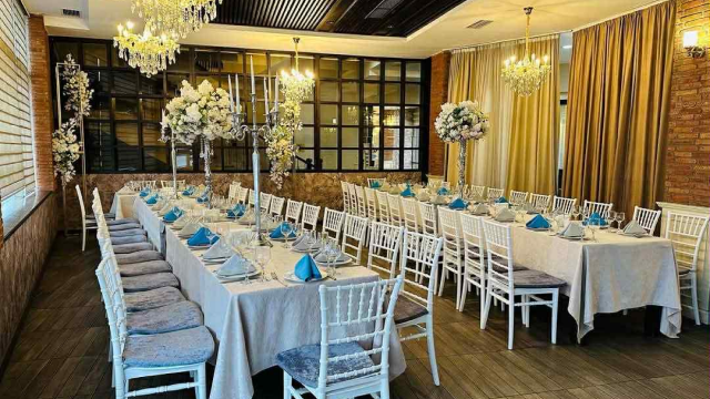 Savor dishes designed for 20 guests and enjoy a special time at Restaurant Sabatoni. 7