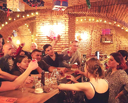 სასმლის შეთავაზება 4 სტუმარზე