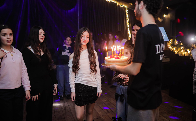 შექმენი დაუვიწყარი მოგონებები მეგობრეთან ერთად დალას პაბში 1